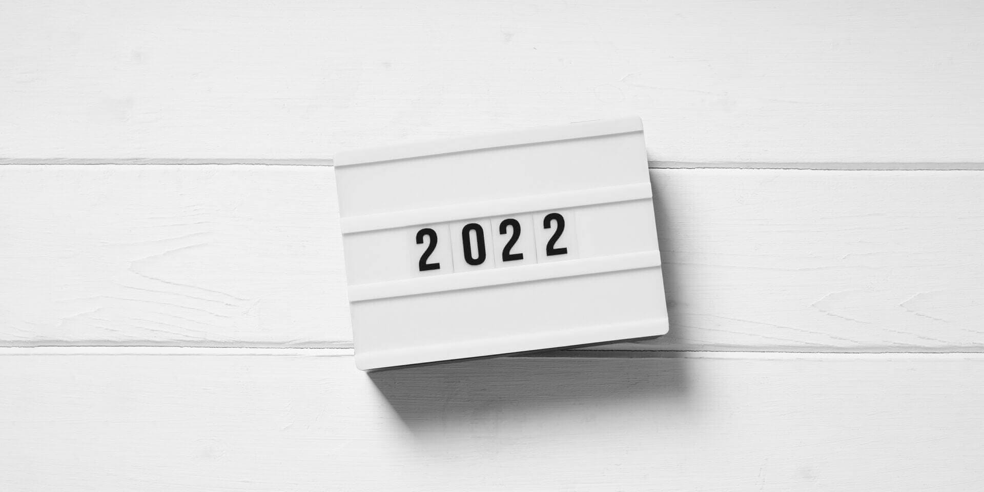 Banner depicting 2022 on a white background